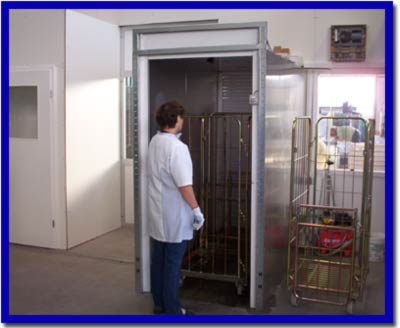 Containerschl&auml;se zur Desinfektion der W&auml;schecontainer